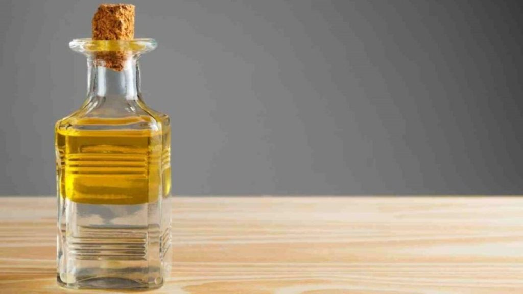 Why Does Oil Float on Water: The Science Behind Floating Oil 1 Oil and Water
